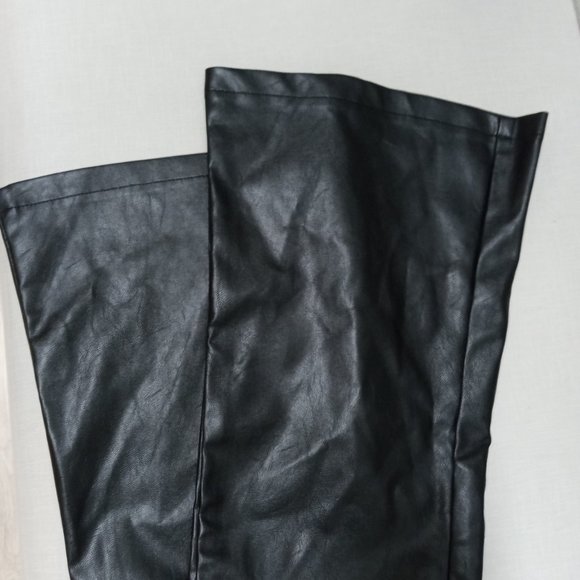 White Fox NWT Faux Leather Boot Cut Blk Pants Sz Small - Picture 3 of 8